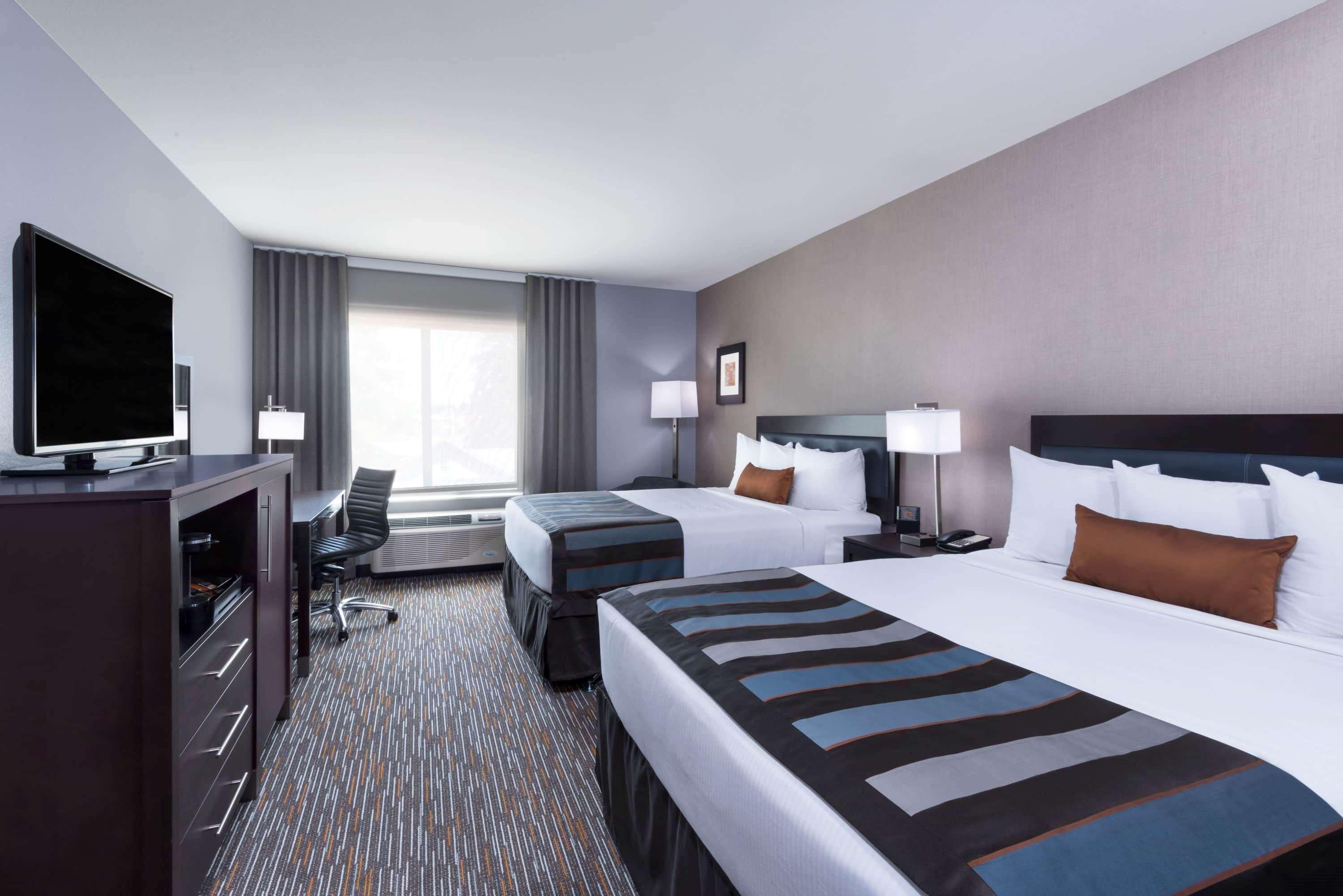 Wingate By Wyndham Sidney Hotel Ngoại thất bức ảnh