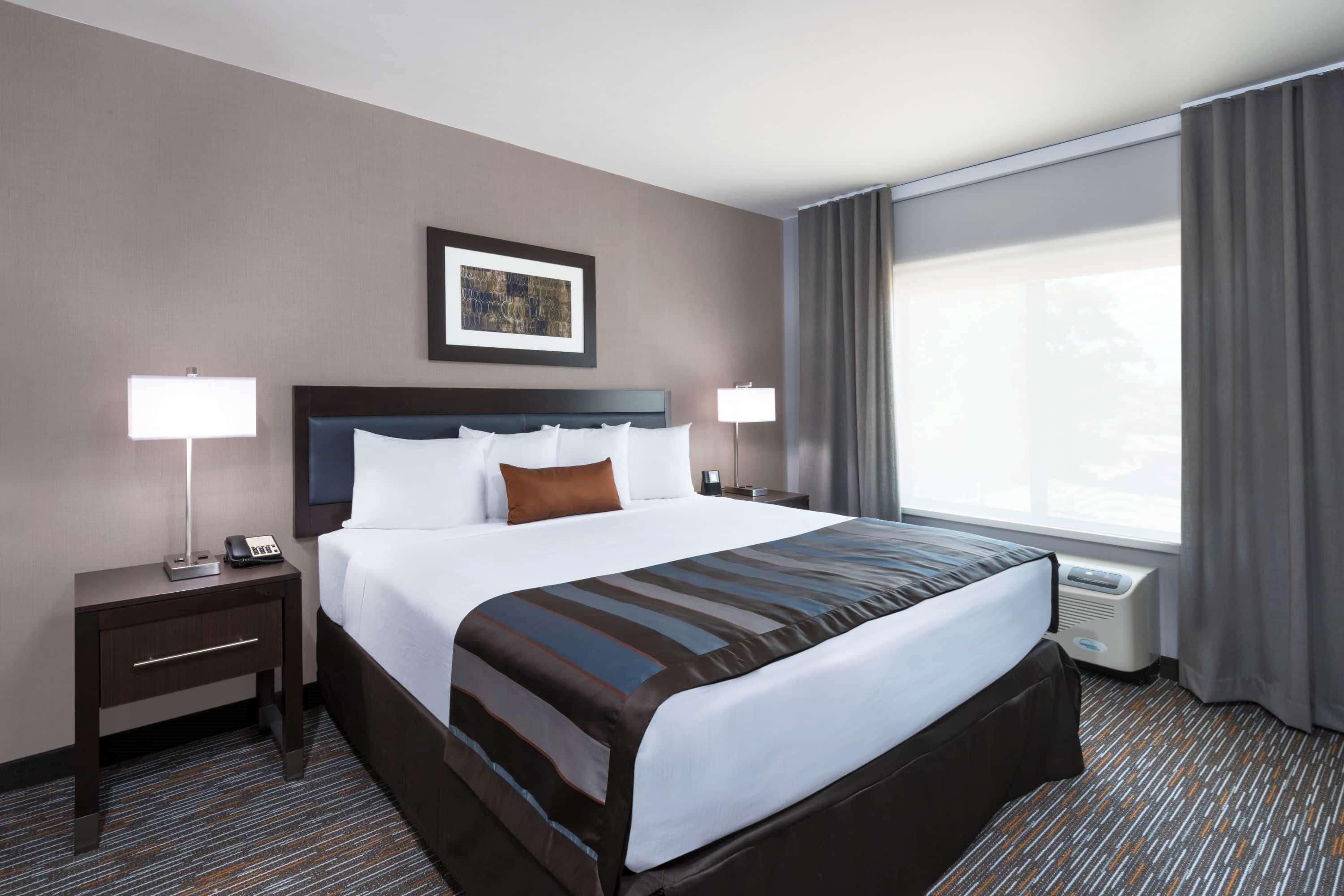 Wingate By Wyndham Sidney Hotel Ngoại thất bức ảnh