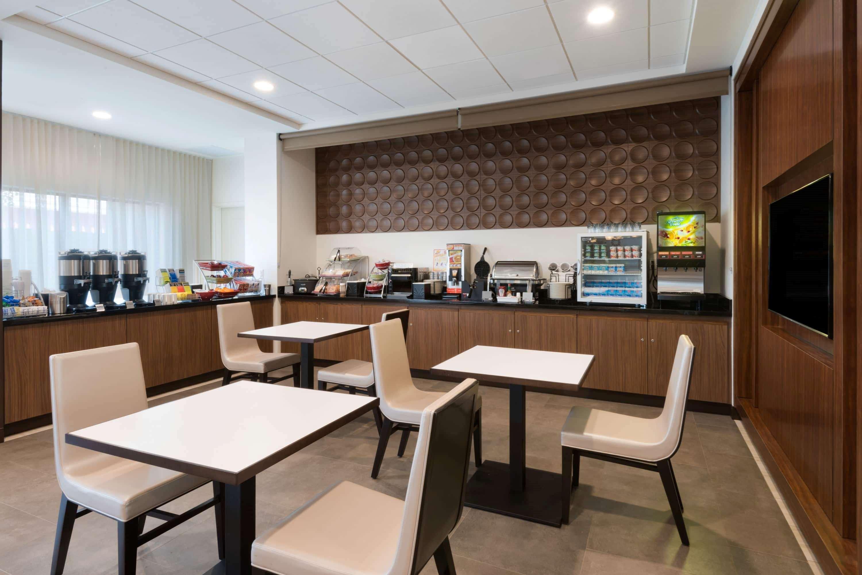 Wingate By Wyndham Sidney Hotel Ngoại thất bức ảnh